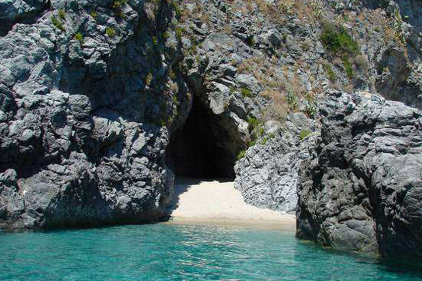 grotta-di-san-gregorio-caminia